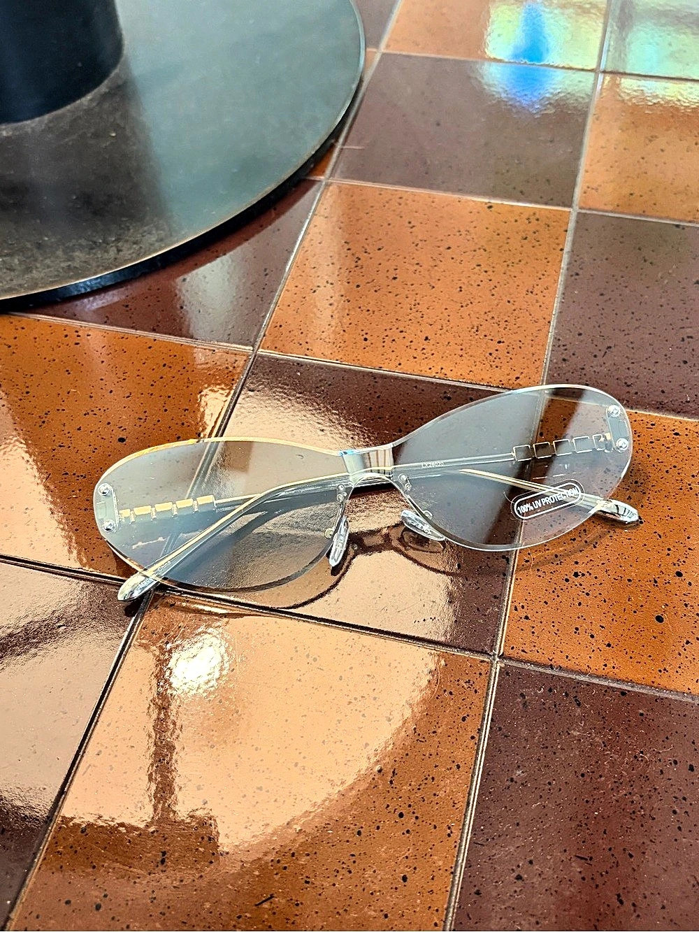 Silver-Tone Rimless Sunglasses with Square Temple Details